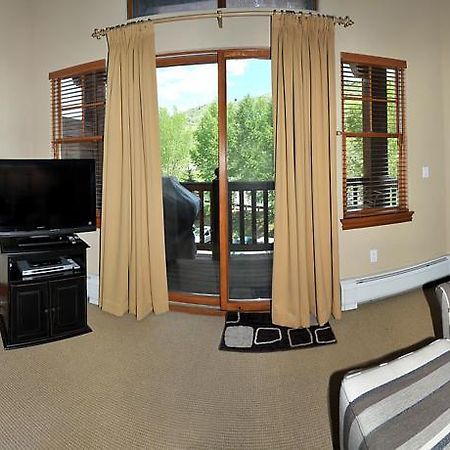 Lodge At Brookside Avon Village Room photo