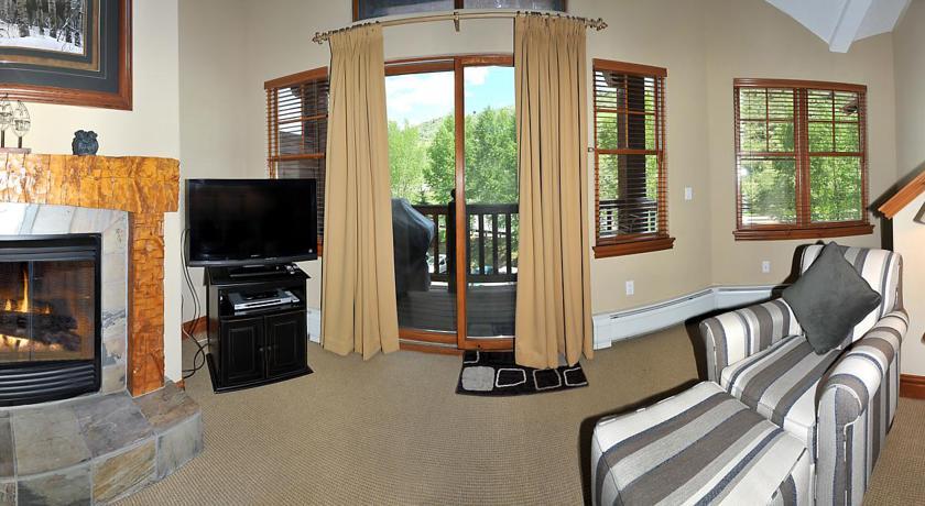 Lodge At Brookside Avon Village Room photo