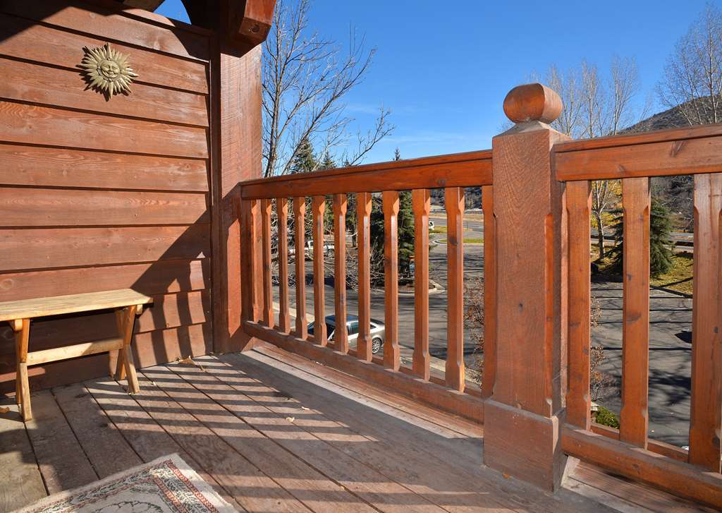 Lodge At Brookside Avon Village Exterior photo