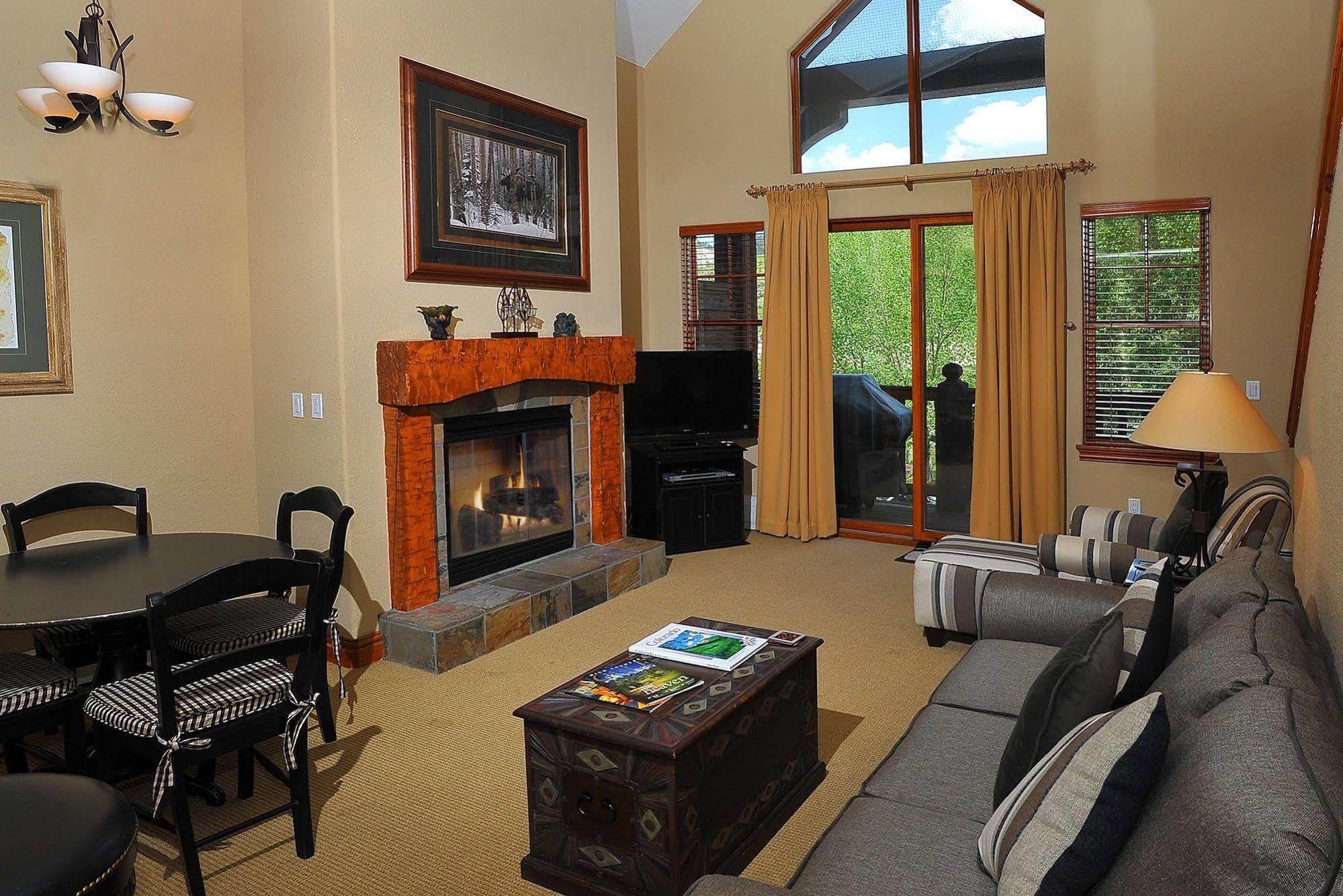 Lodge At Brookside Avon Village Exterior photo
