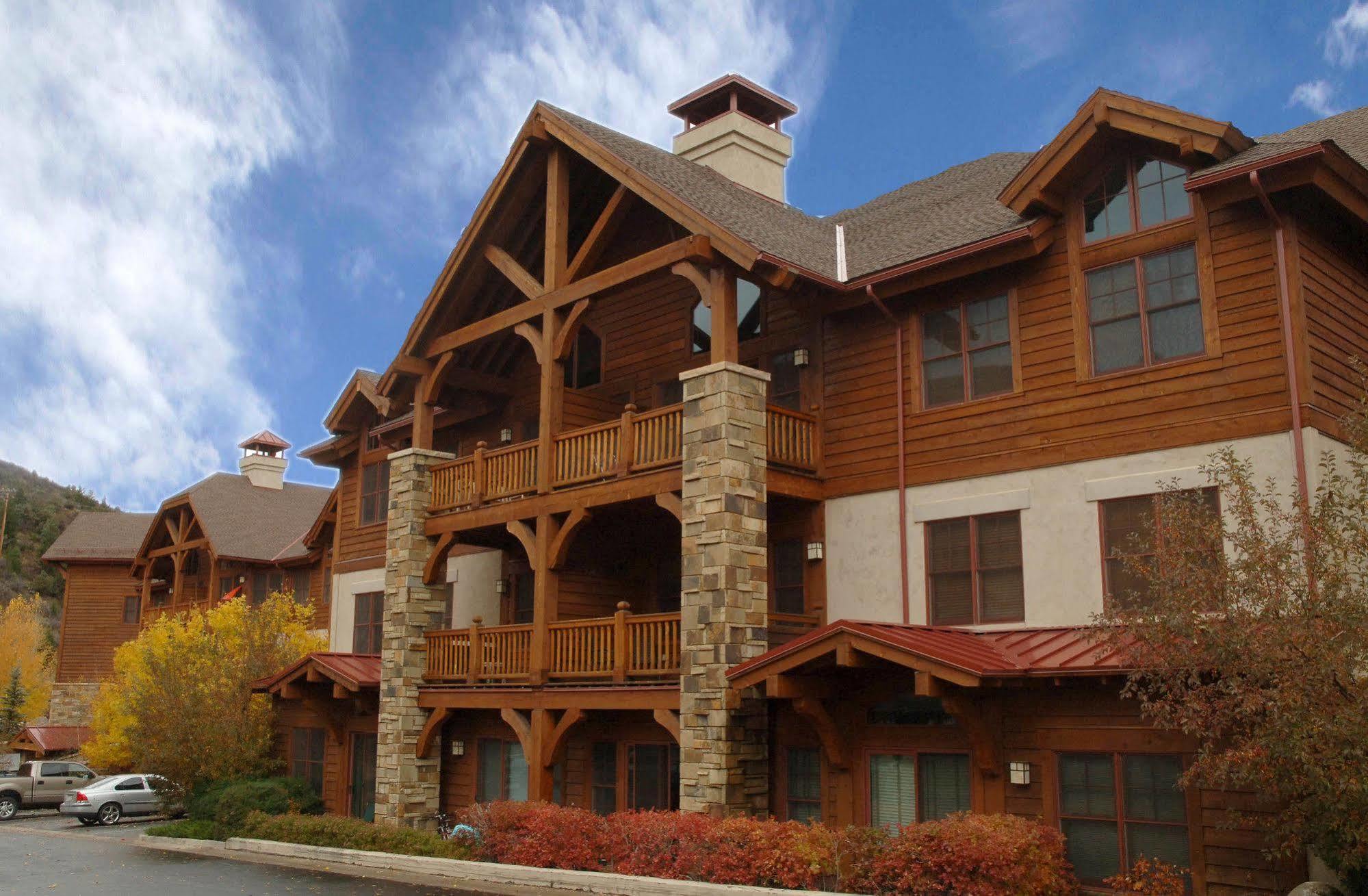 Lodge At Brookside Avon Village Exterior photo