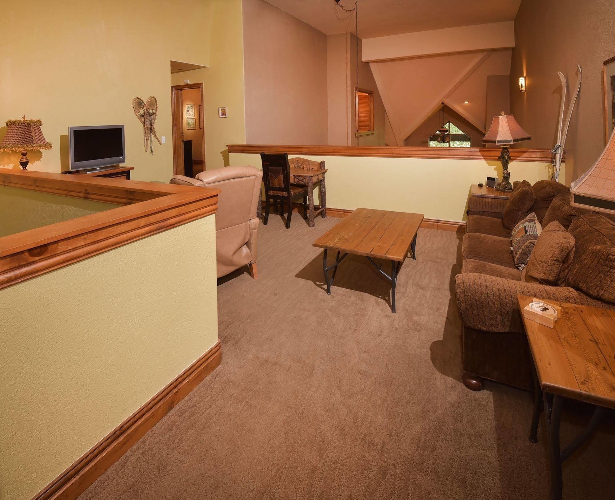 Lodge At Brookside Avon Village Exterior photo