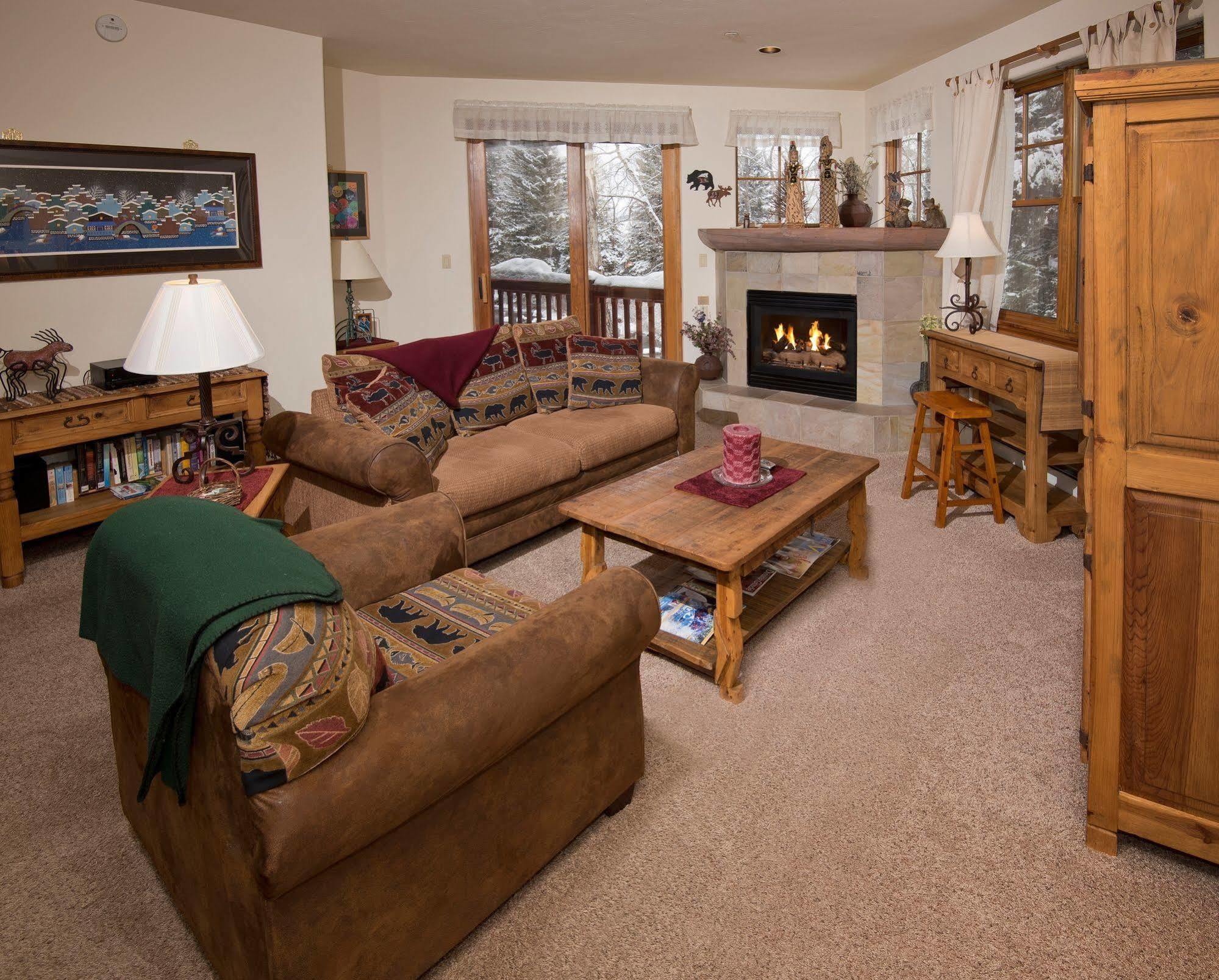 Lodge At Brookside Avon Village Exterior photo